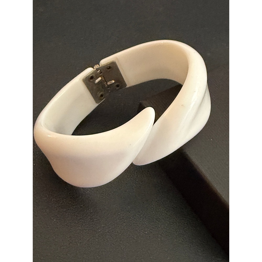 Vintage Bracelet Plastic White